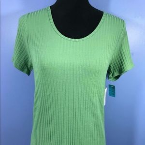 NWT medium LuLaRoe classic tee